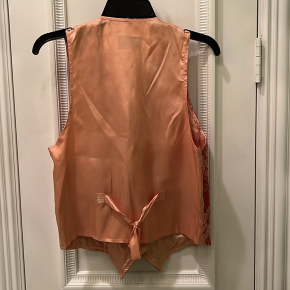 Floral Red Vest - Picture 4 of 4